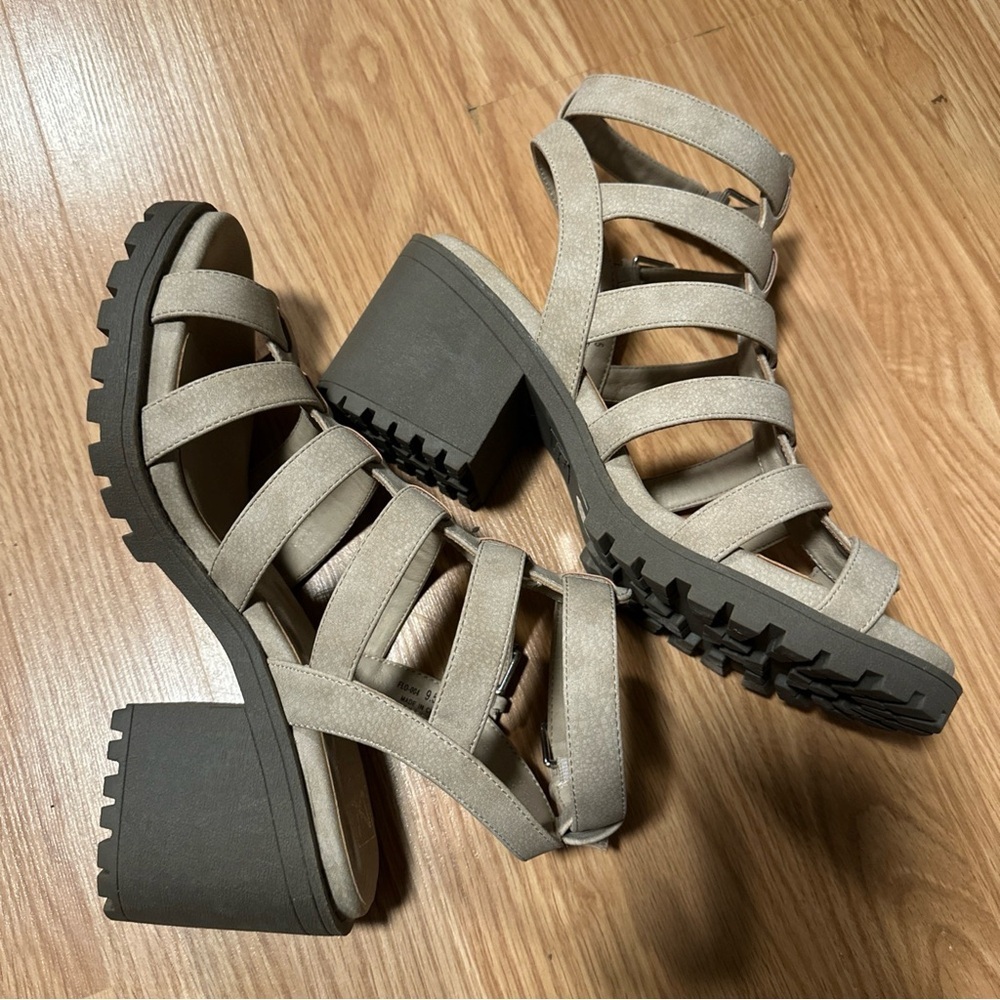 Dirty Laundry Fun stuff Gladiator lug sole heeled sandals natural hemp 9.5 - Picture 2 of 7